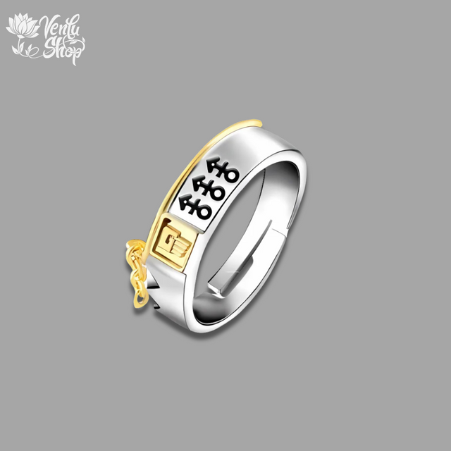 Jotaro-inspired Silver ring with gold accents on a gray background